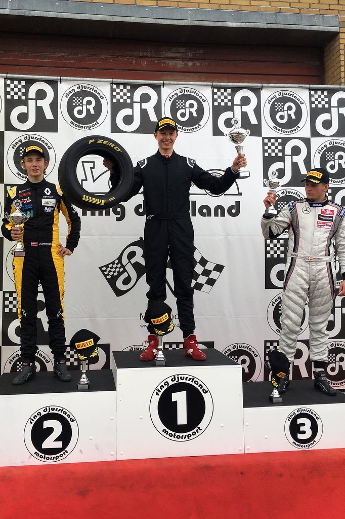 Daniel Lundgaard øverst på podiet, flankeret af Christian Lundgaard på P2 og Nicolas Beer på P3
(Foto: Lundgaard Racing)